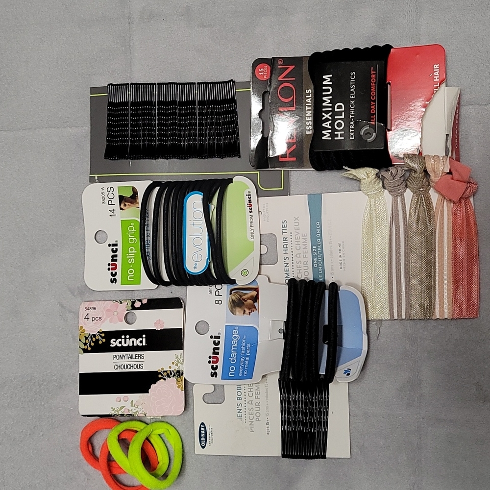 Bundle it! Random hair accessories! A mix of them! 🤸🏻‍♀️